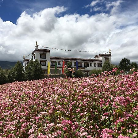 Royal Mustang Resort Nambo Экстерьер фото